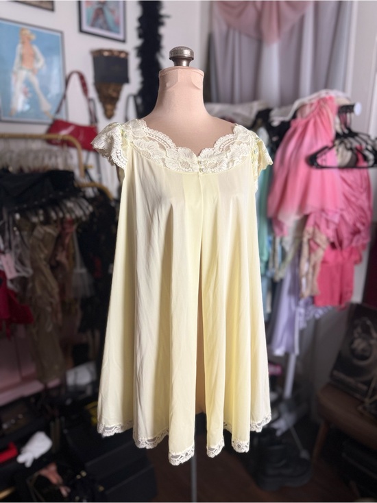 Shadowline Other - Vintage 1960’s 1970’s Pastel Yellow Babydoll Bed Jacket Robe Dressing Gown